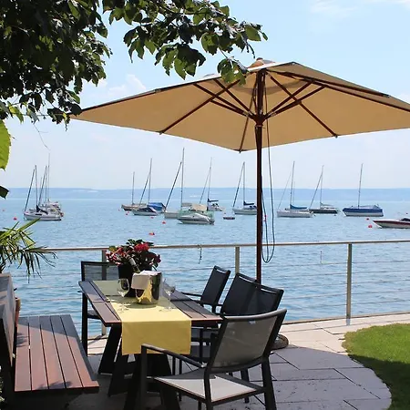 Отель Boutiquehotel Zur Winzerstube - Adults Only Хагнау
