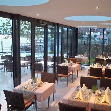 Отель Boutiquehotel Zur Winzerstube - Adults Only Хагнау