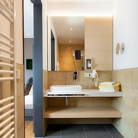 Отель Boutiquehotel Zur Winzerstube - Adults Only Хагнау
